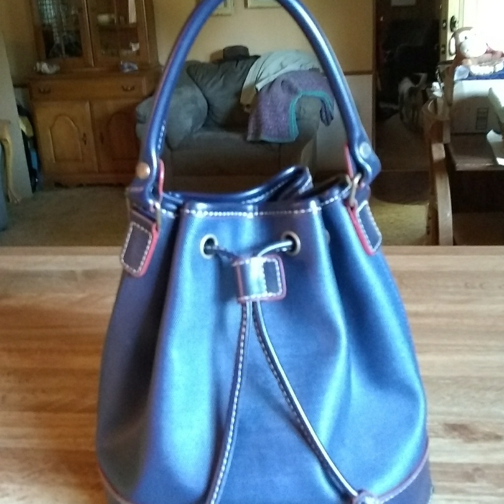 Tommy Hilfiger bucket bag
